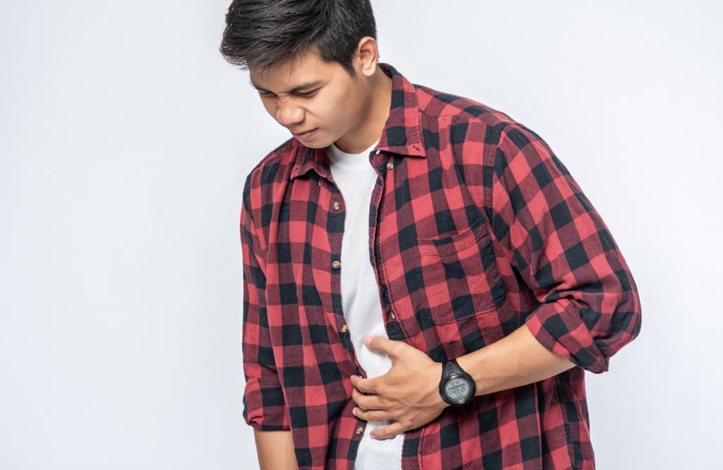 Đau bụng tiêu chảy có thể kèm theo buồn nôn, phân đen